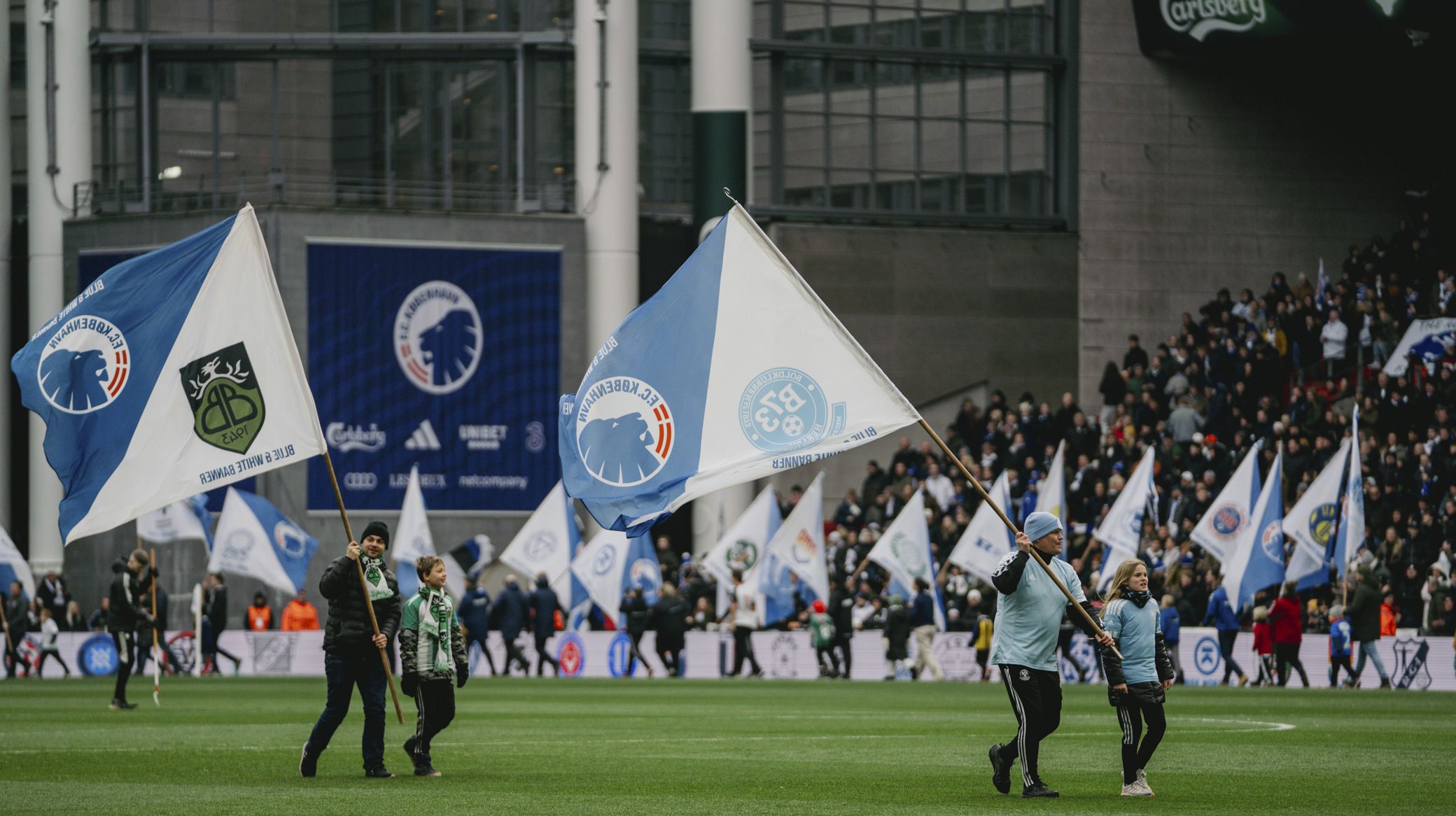 Blue and White Banner Day i Parken