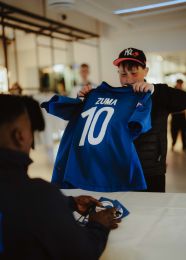 Sibusiso Zuma besøger Fanshoppen