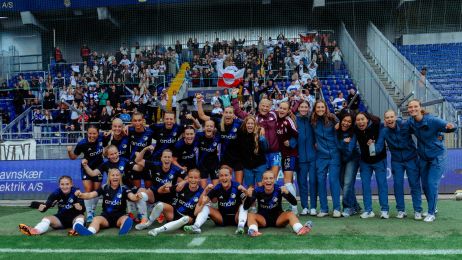Løvinderne fejrer Derby-sejren med fansene
