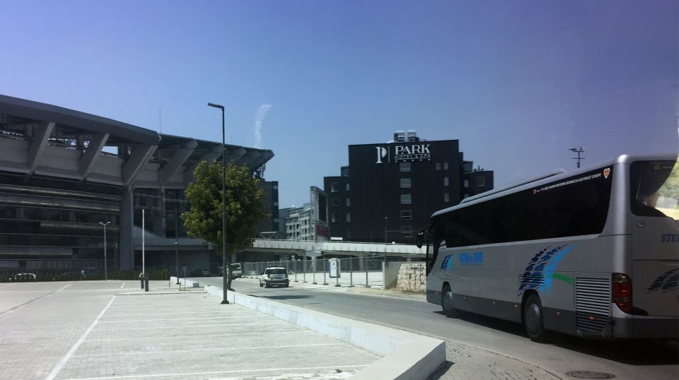 Stadion og hotel ligger side om side i Skopje