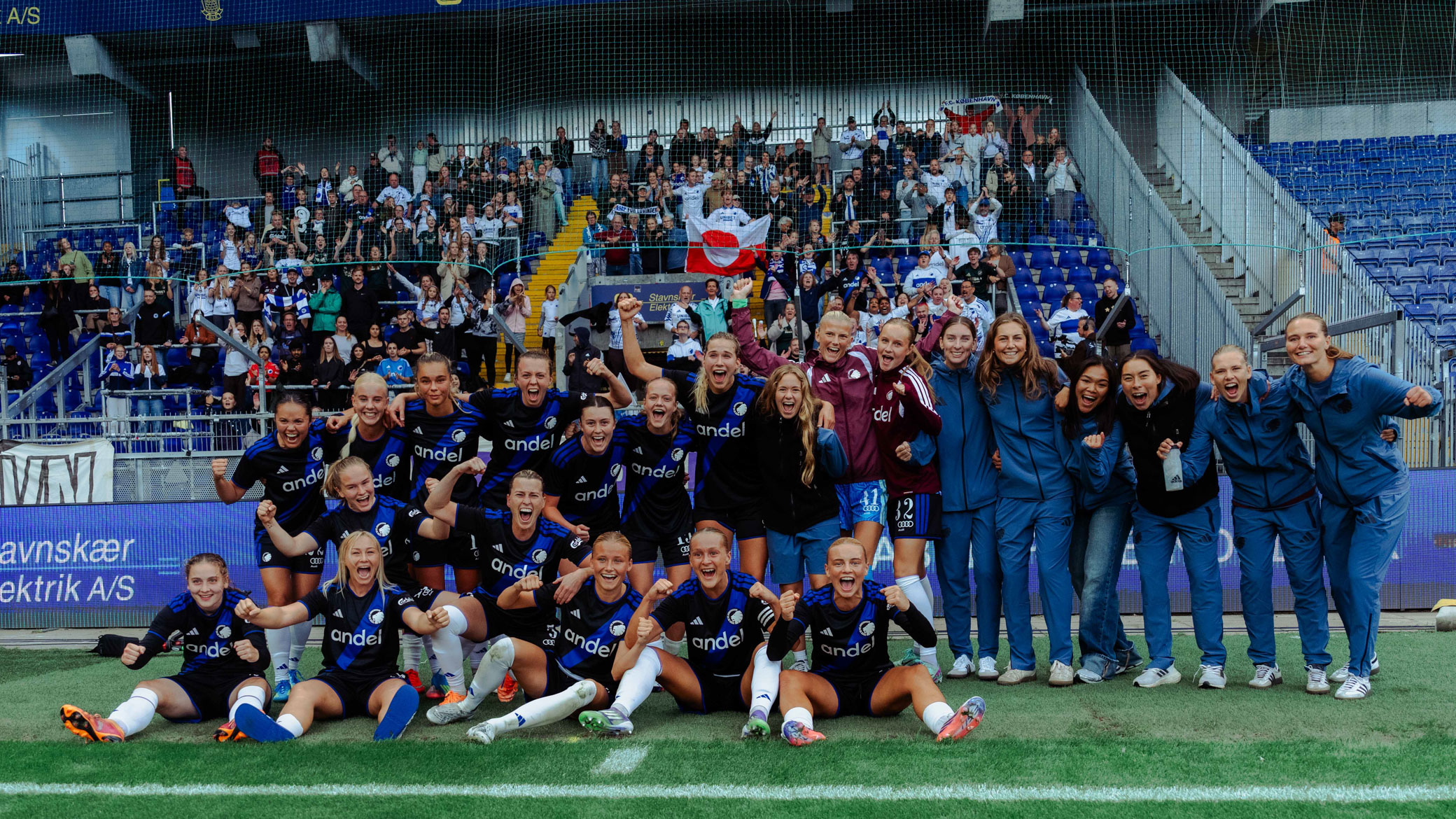 Løvinderne fejrer Derby-sejren med fansene
