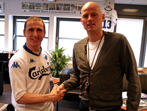 Zdenek Pospech skriver kontrakt med F.C. København