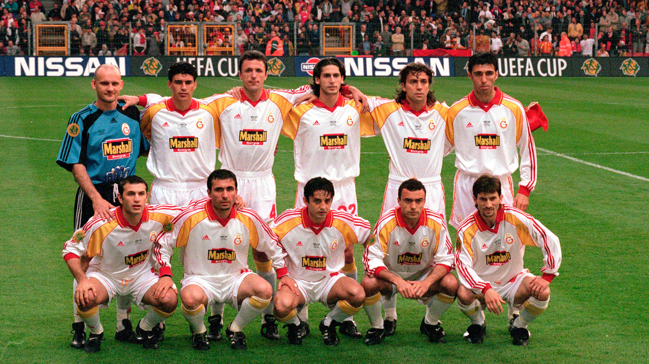 Galatasaray-holdet i UEFA Cup-finalen mod Arsenal i Parken i maj 2000