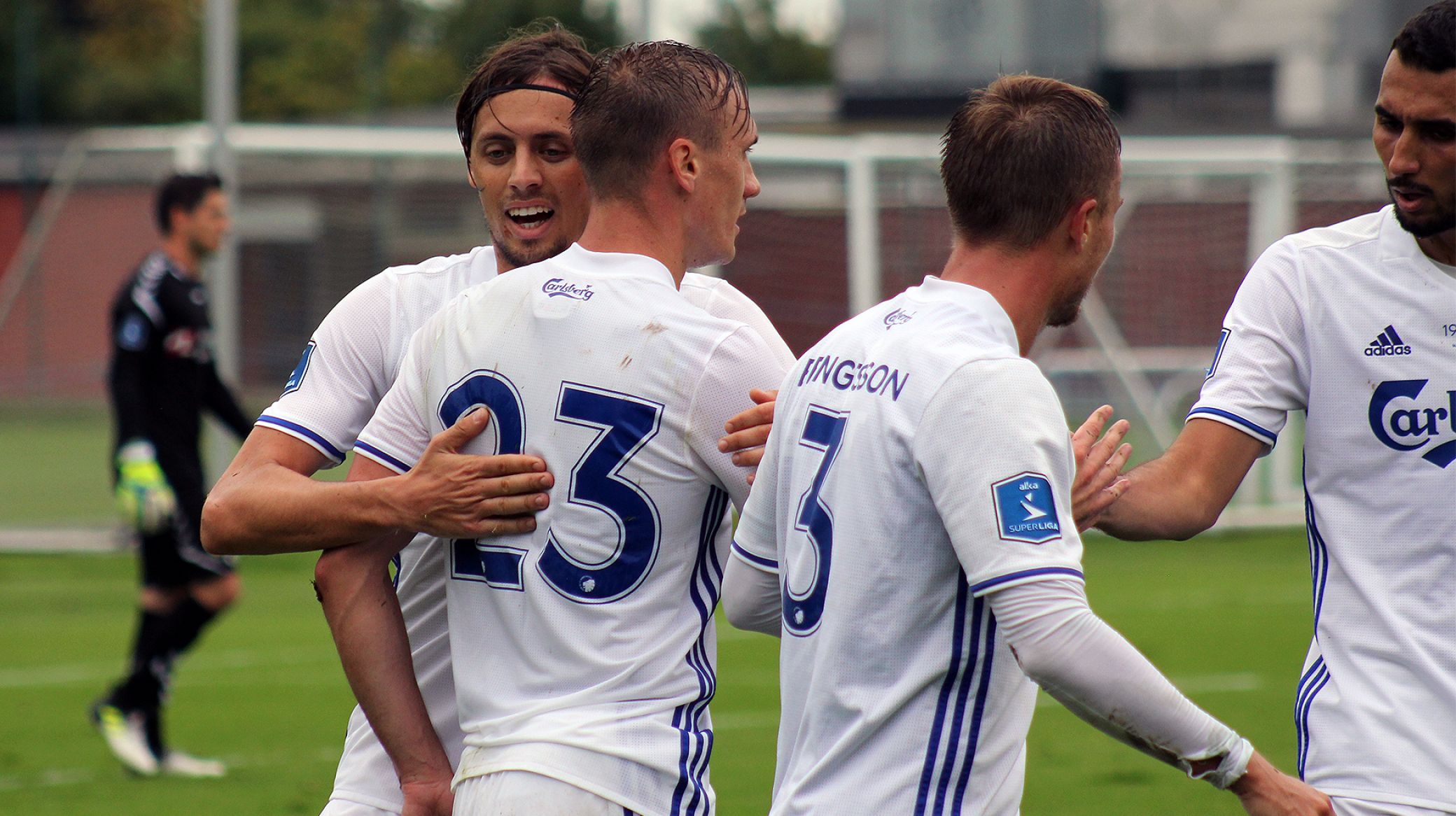 Pusic tiljubles efter sit 2-1-mål Pusic tiljubles efter sit 2-1-mål