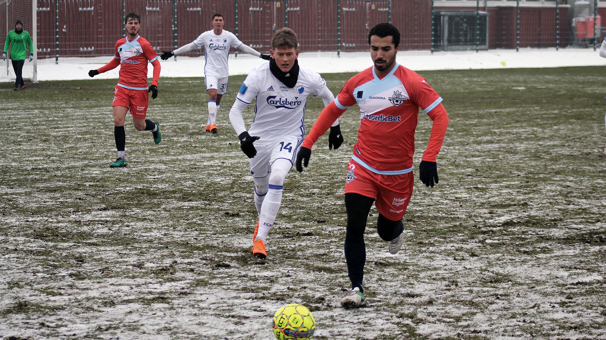 Nicolaj Thomsen på boldjagt Nicolaj Thomsen på boldjagt