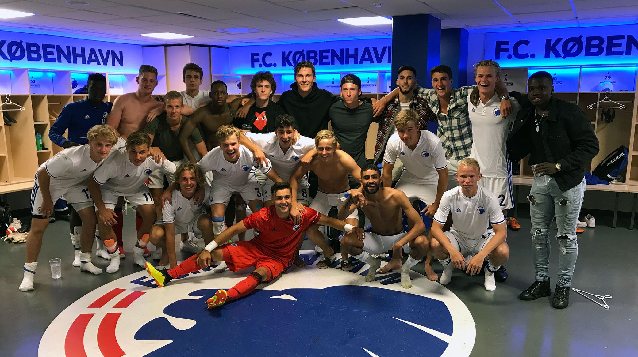 U19-truppen runder sæsonen af i omklædningsrummet U19-truppen runder sæsonen af i omklædningsrummet
