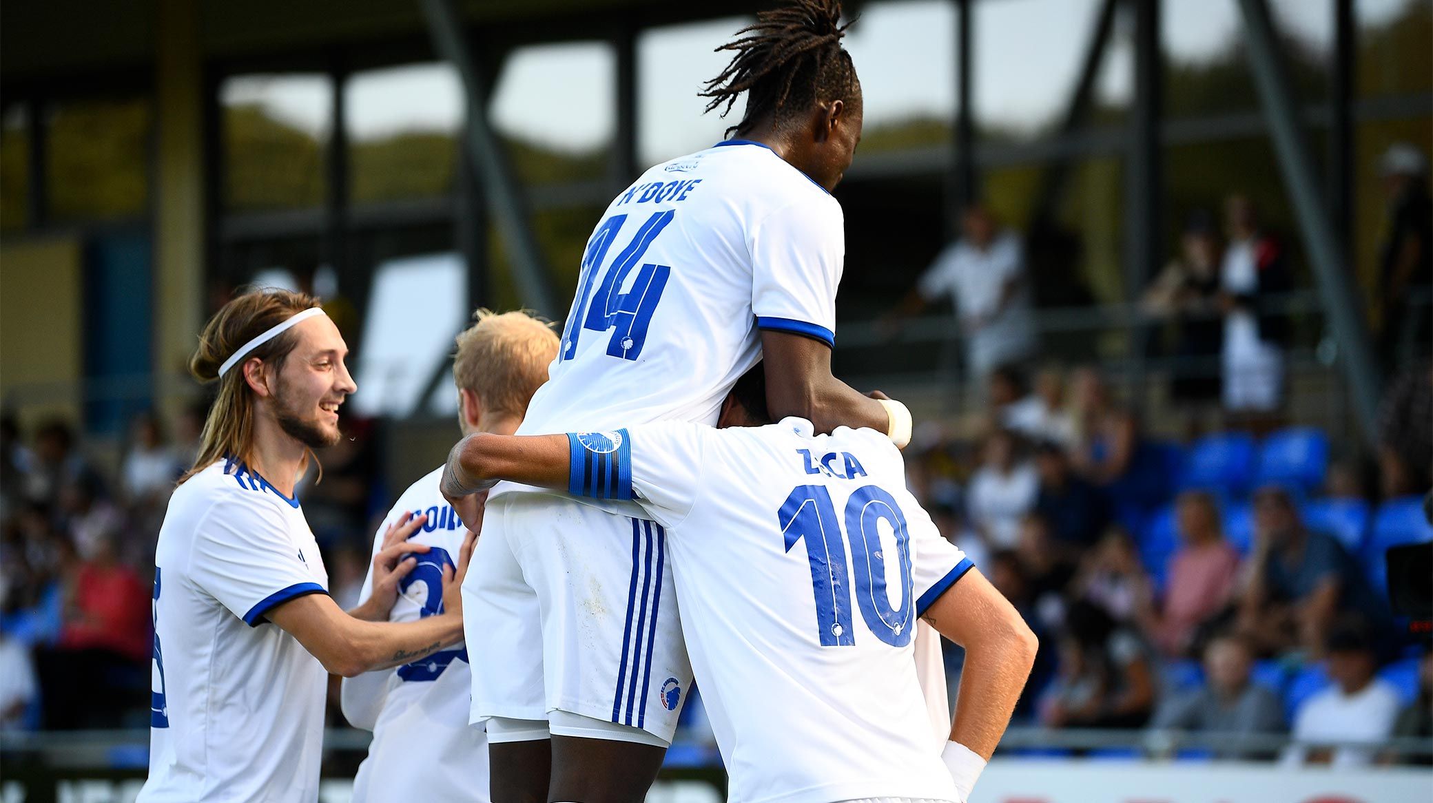 Jubel efter Fischers 1-0-mål i Hobro