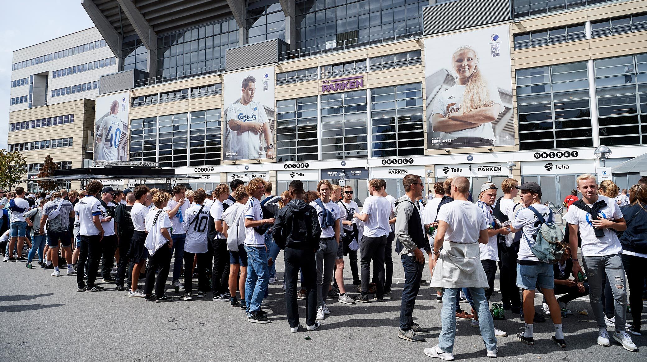 Fans udenfor Telia Parken Fans udenfor Telia Parken
