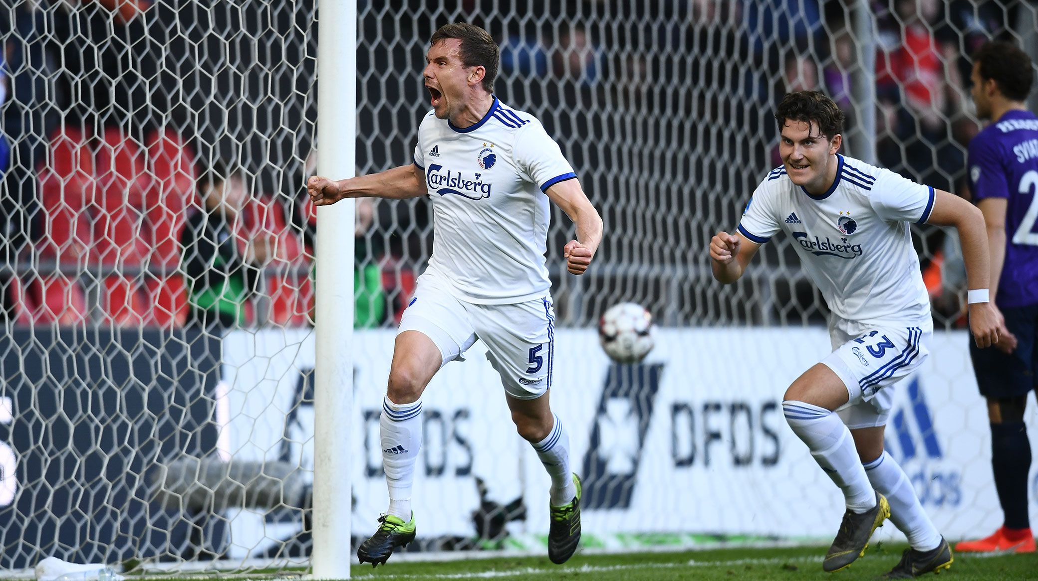 Bjelland fejrer sit første mål i FCK-trøjen Bjelland fejrer sit første mål i FCK-trøjen