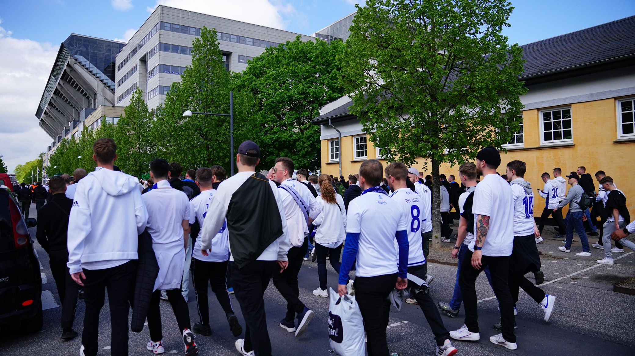 Fans på vej til Parken Fans på vej til Parken