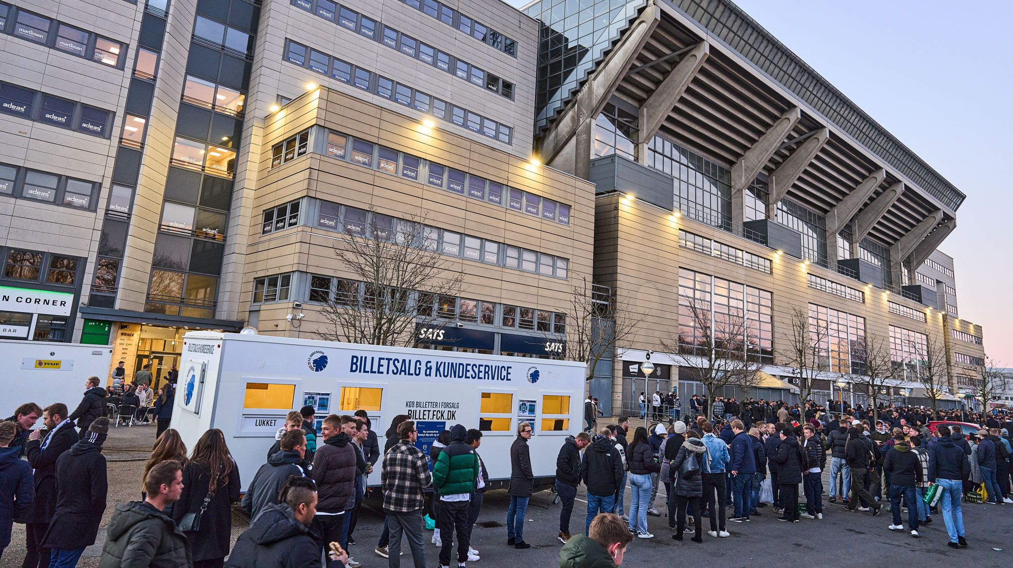 Fans foran Parken