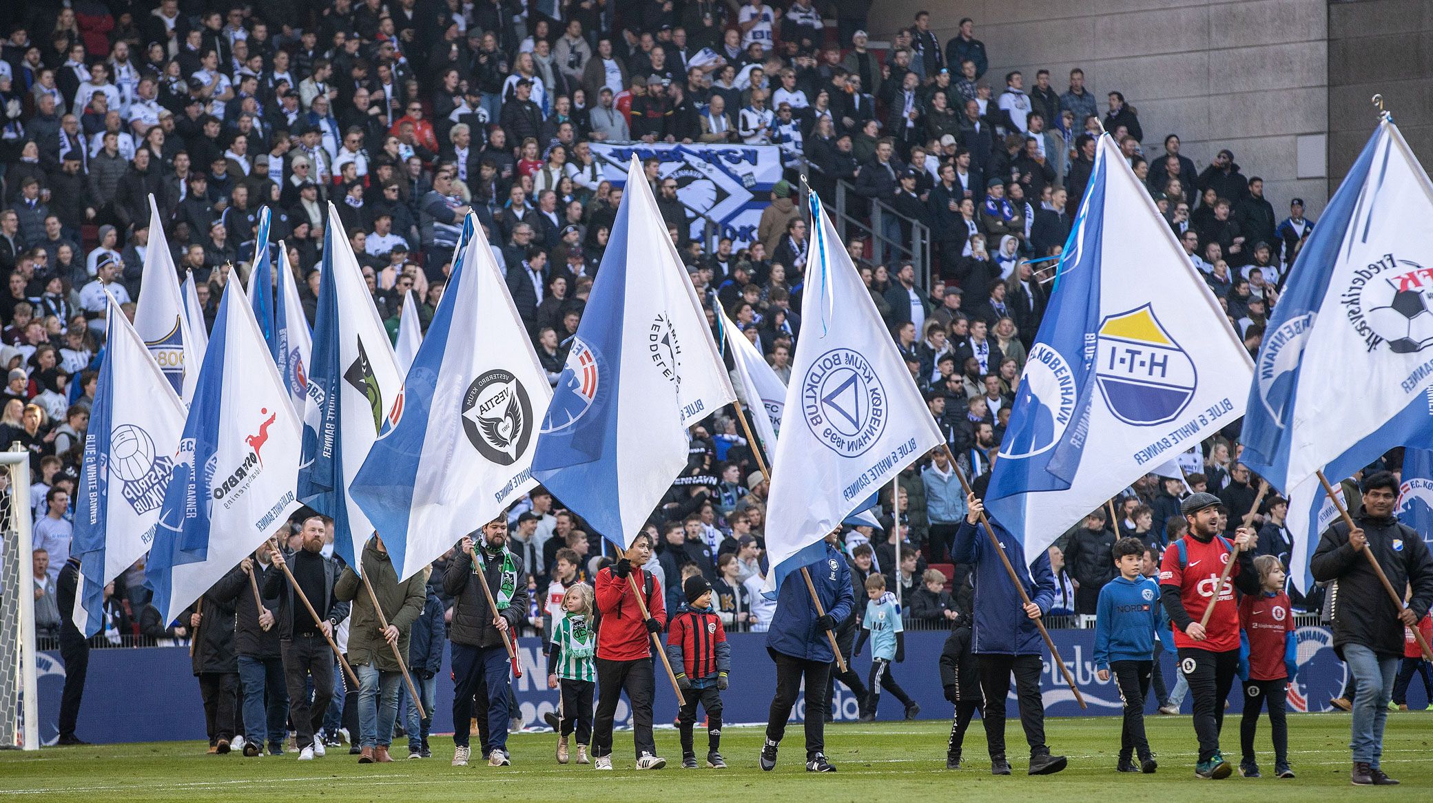 Blue & White Banner Day i Parken