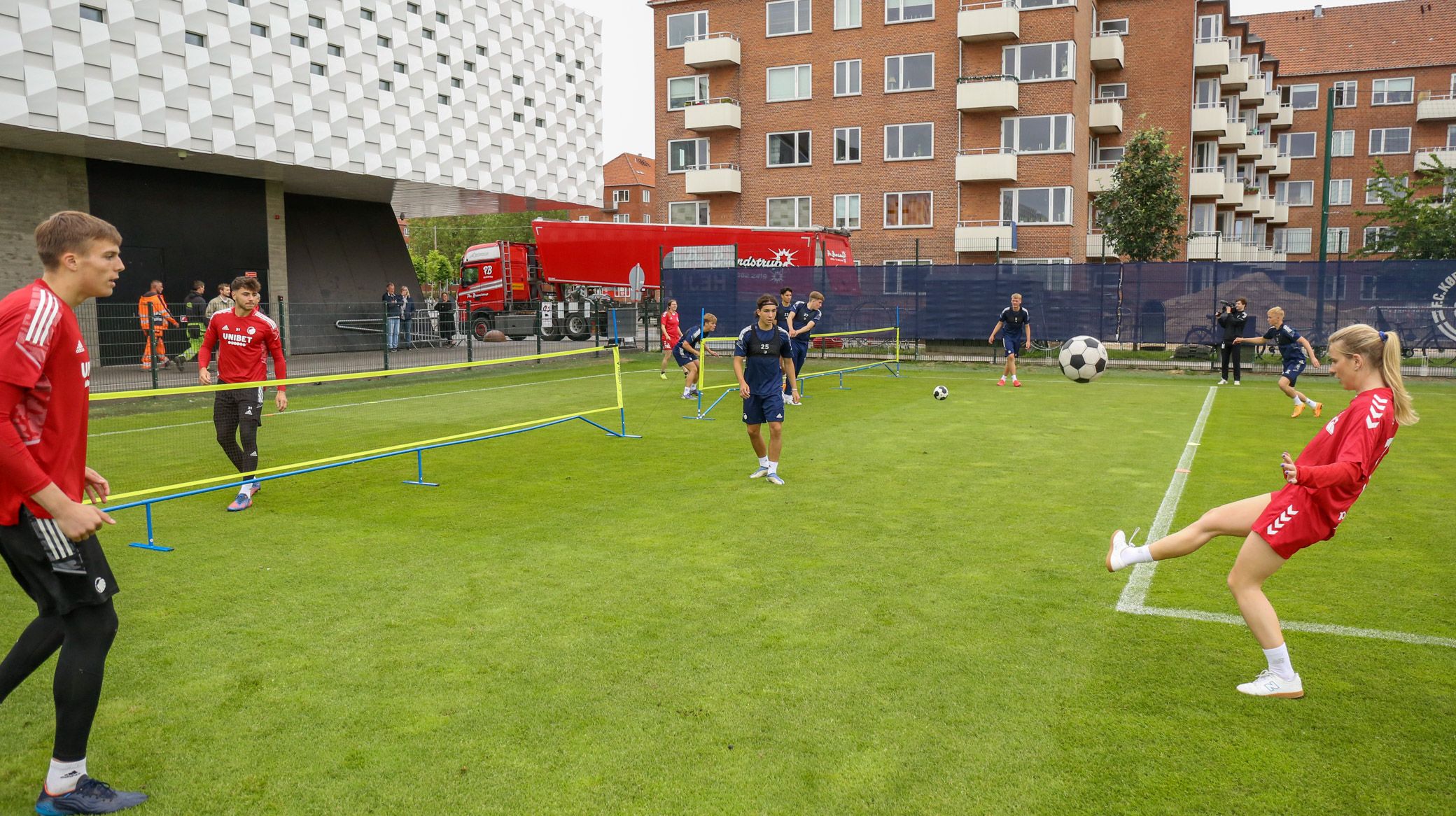 Fodtennis på Nummer 10