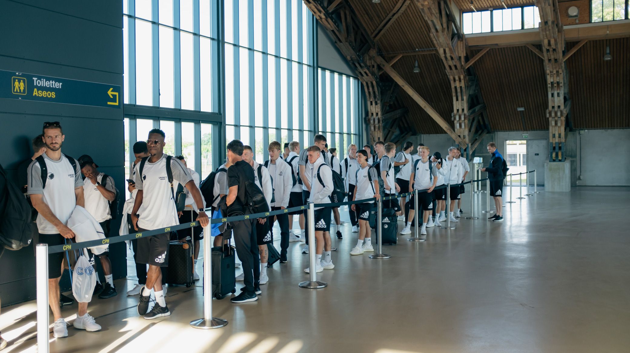 Indtjekning i lufthavnen Indtjekning i lufthavnen