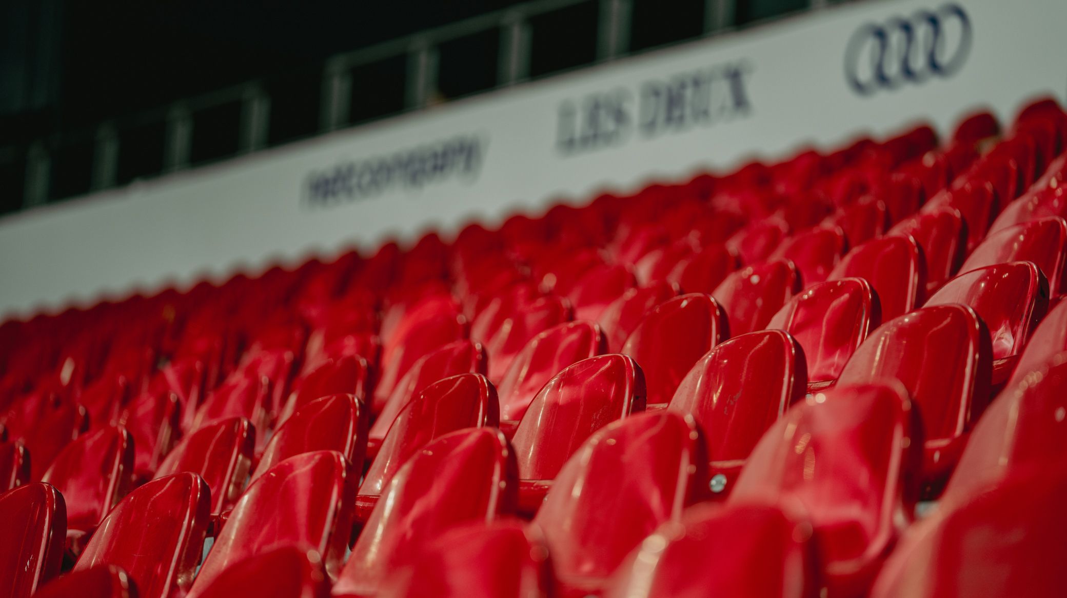 Sæder på A-tribunen i Parken Sæder på A-tribunen i Parken