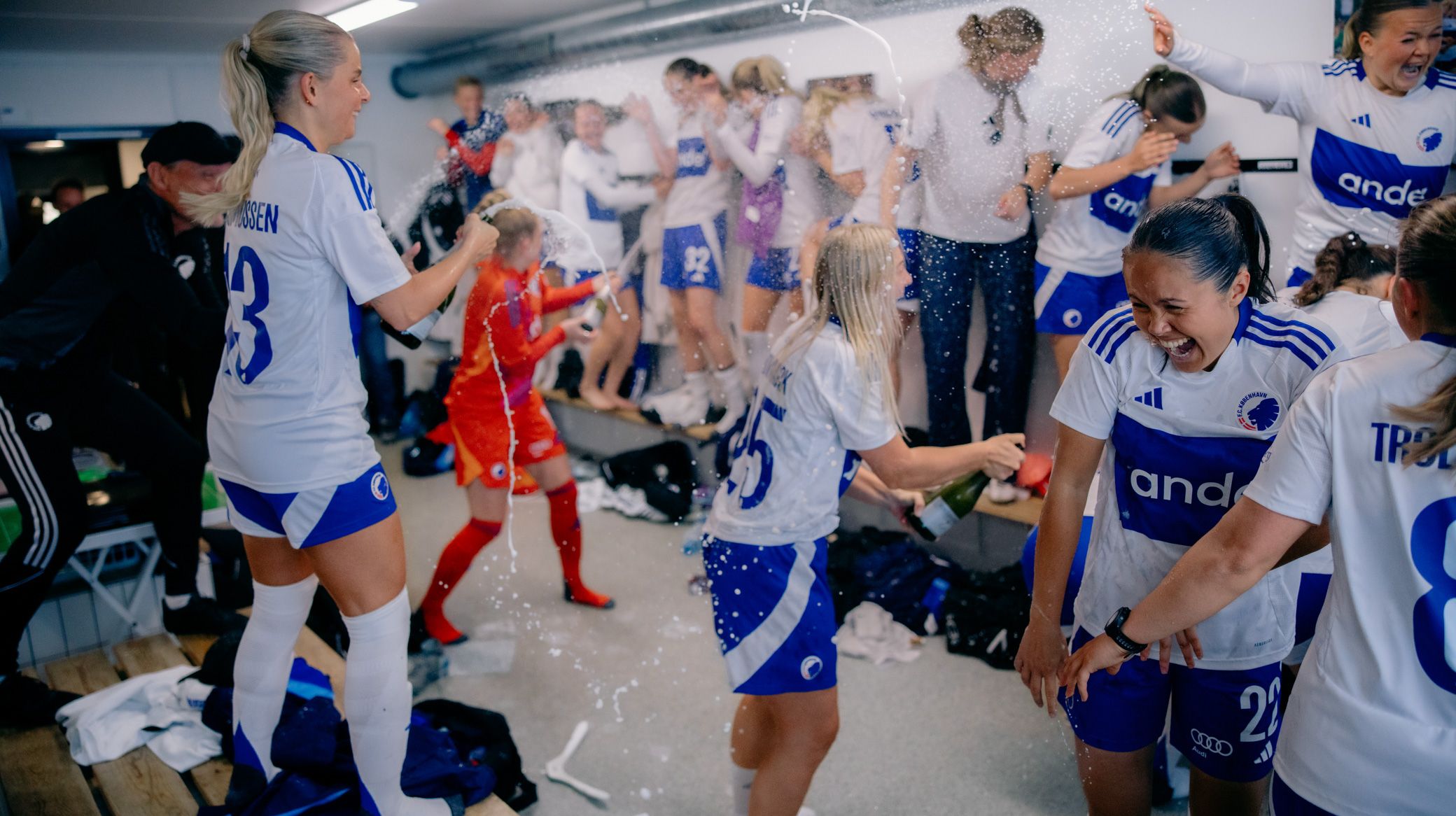 F.C. Københavns kvindehold fejrer oprykning til 1. division F.C. Københavns kvindehold fejrer oprykning til 1. division