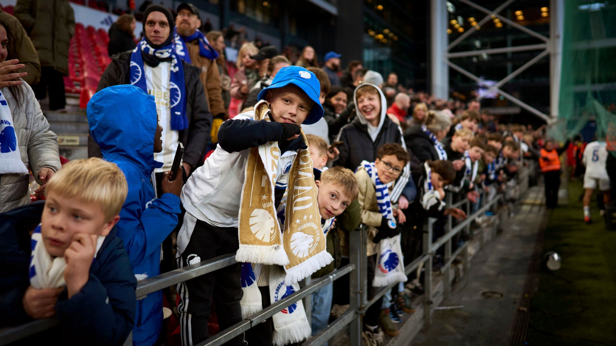 F.C. København-fans på Familietribunen i Parken