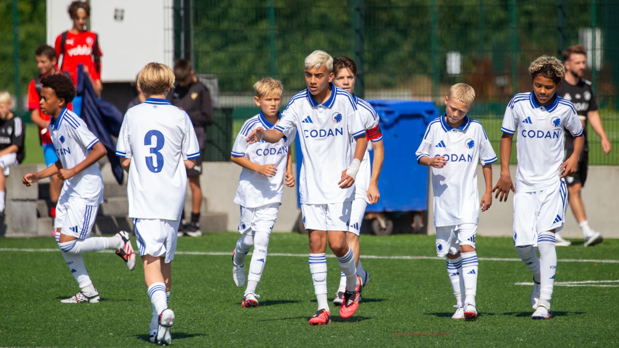 U14-spillerne jubler efter et mål i KB Audi Cup