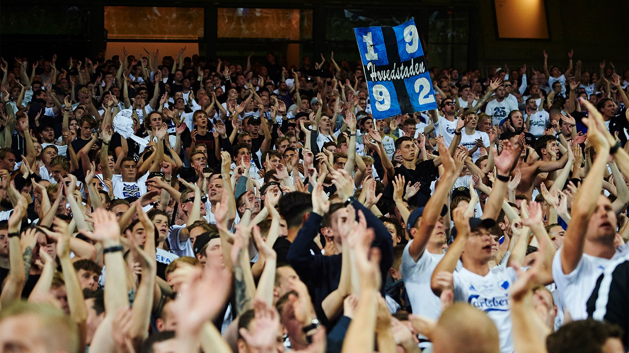 Jublende fans i Telia Parken