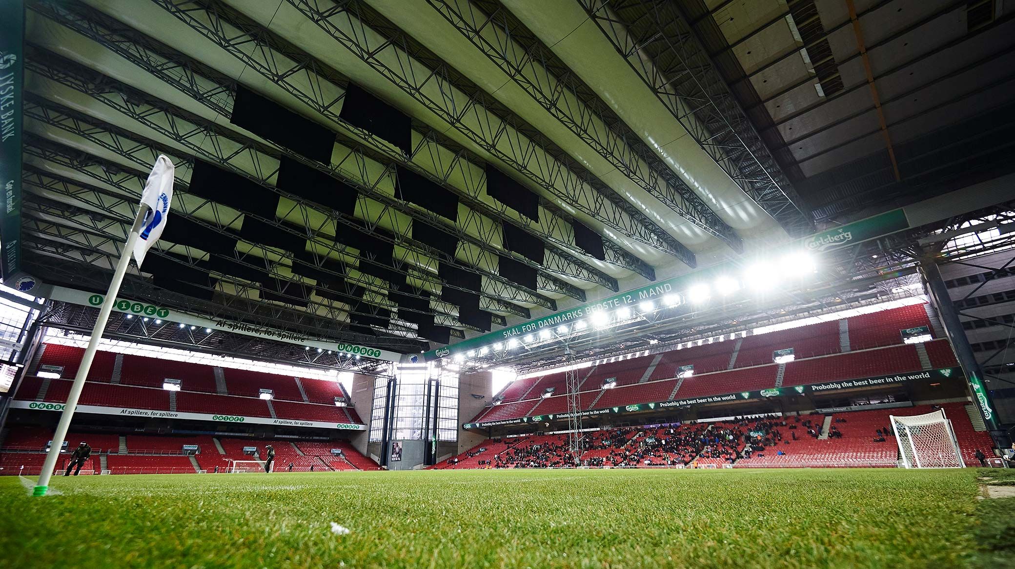 Telia Parken med taget kørt på Telia Parken med taget kørt på