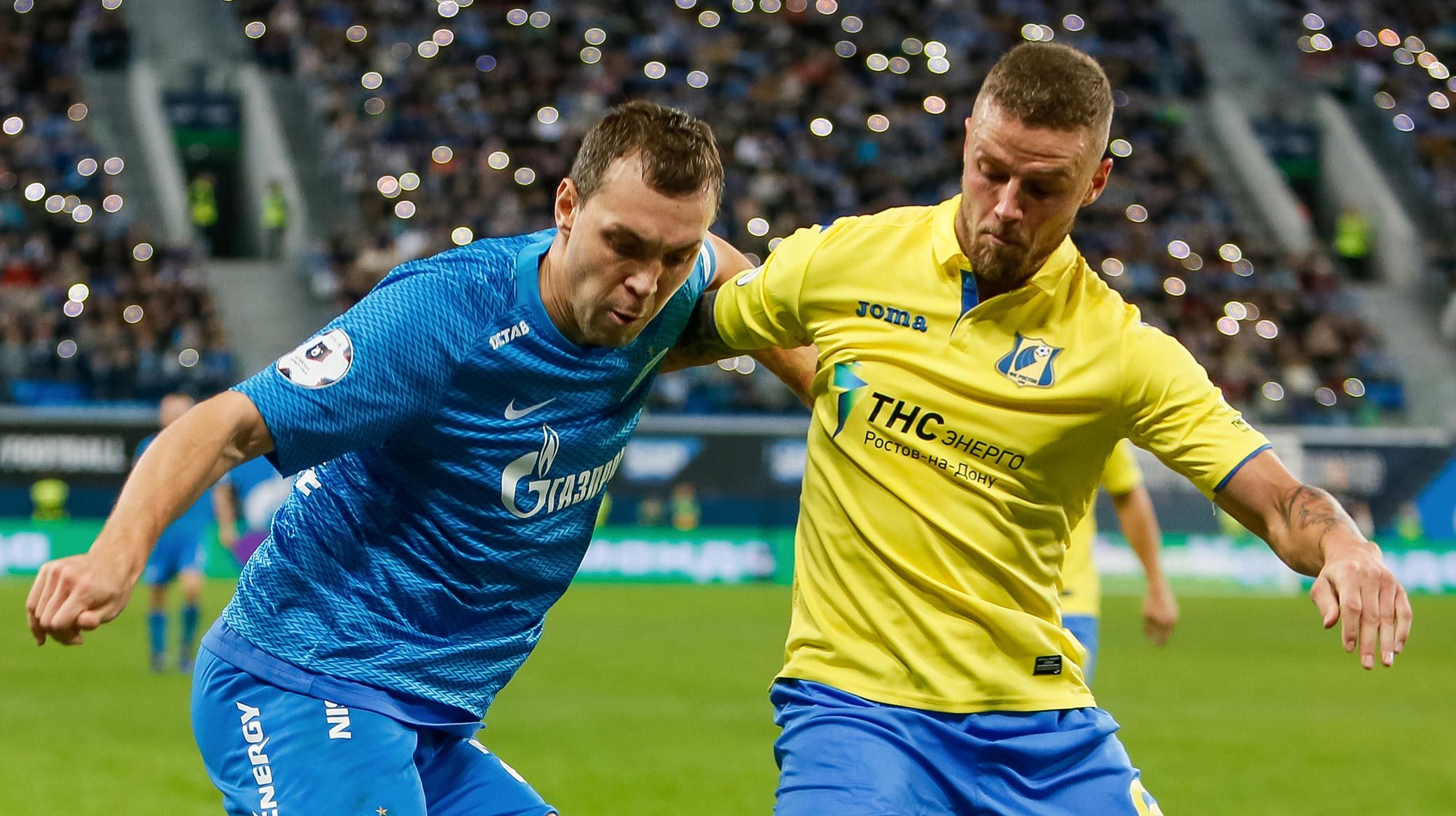 Zenits Artem Dzyuba i duel med Rostovs Ragnar Sigurdsson Zenits Artem Dzyuba i duel med Rostovs Ragnar Sigurdsson