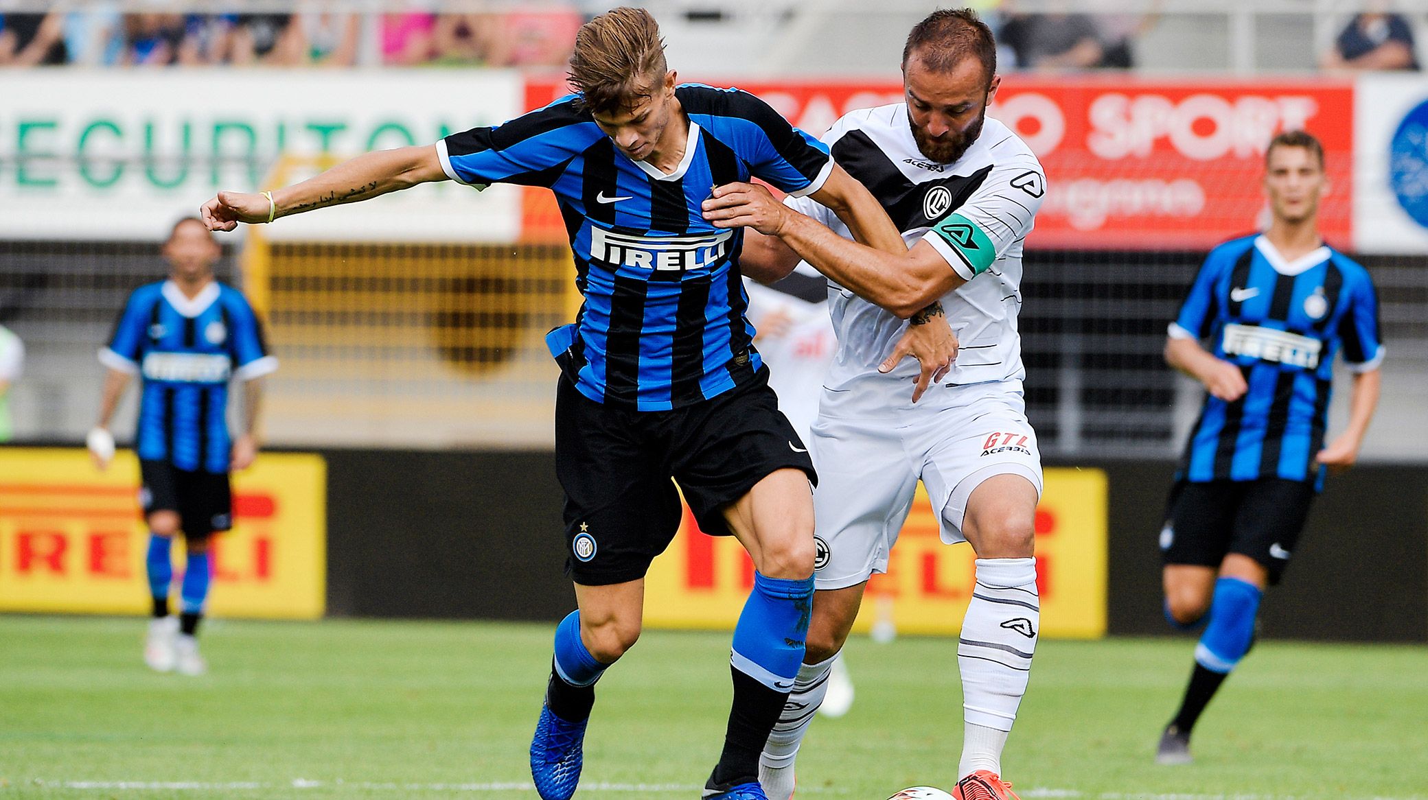 Lugano-anfører Sabbatini i duel med Inters Esposito