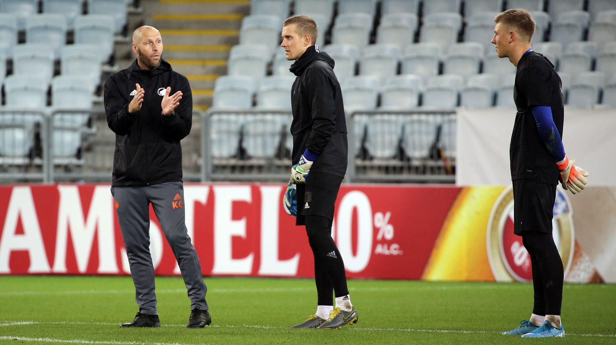 Kim Christensen instruerer Kalle Johnsson og Frederik Ibsen