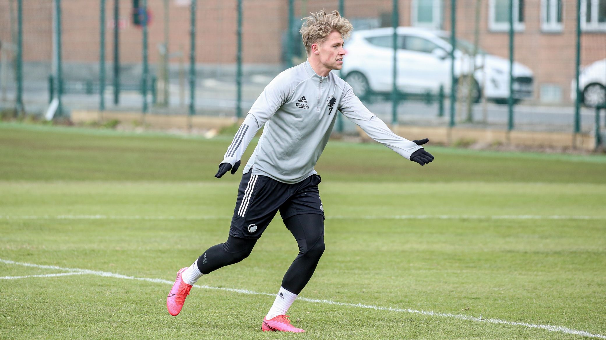 Fischer debuteerde in 2012 in het deens voetbalelftal Viktor Fischer 2020 - Fischer svarede på fanspørgsmål - se hans svar her | F.C ...