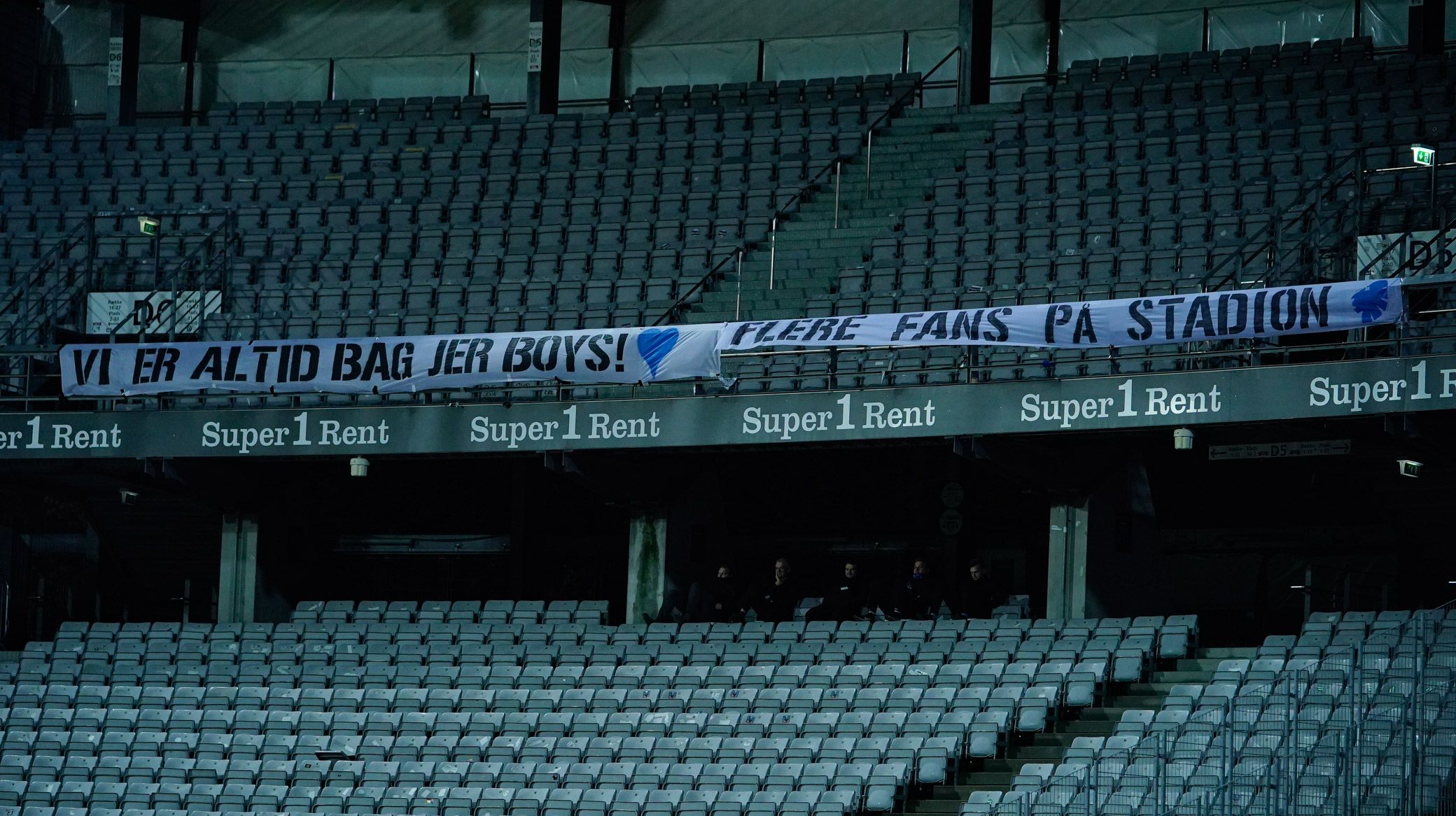 Støttebanner fra FCK-fansene Støttebanner fra FCK-fansene