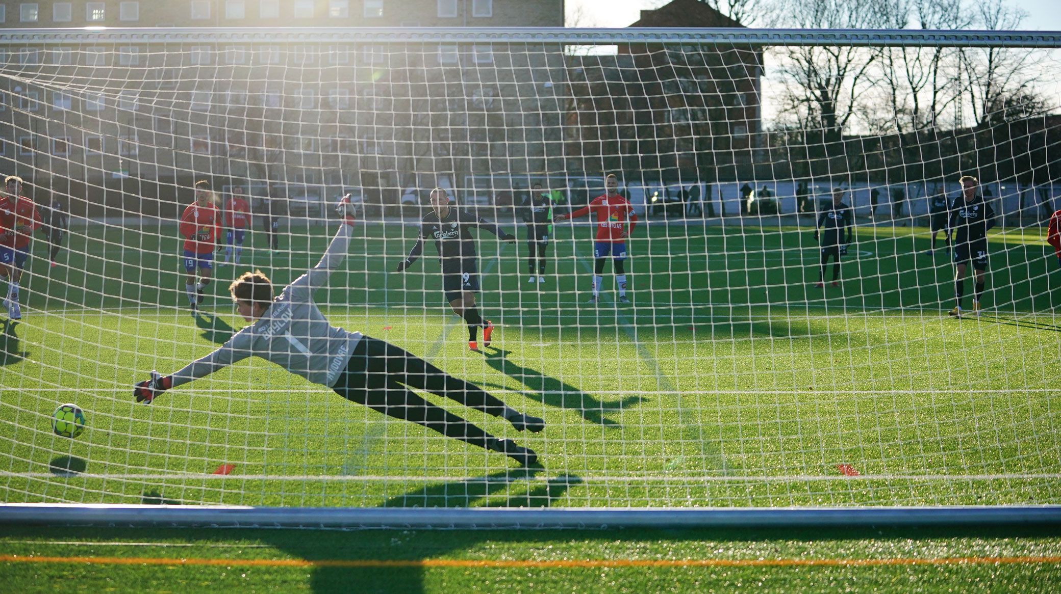Kamil Wilczek scorer på straffe Kamil Wilczek scorer på straffe