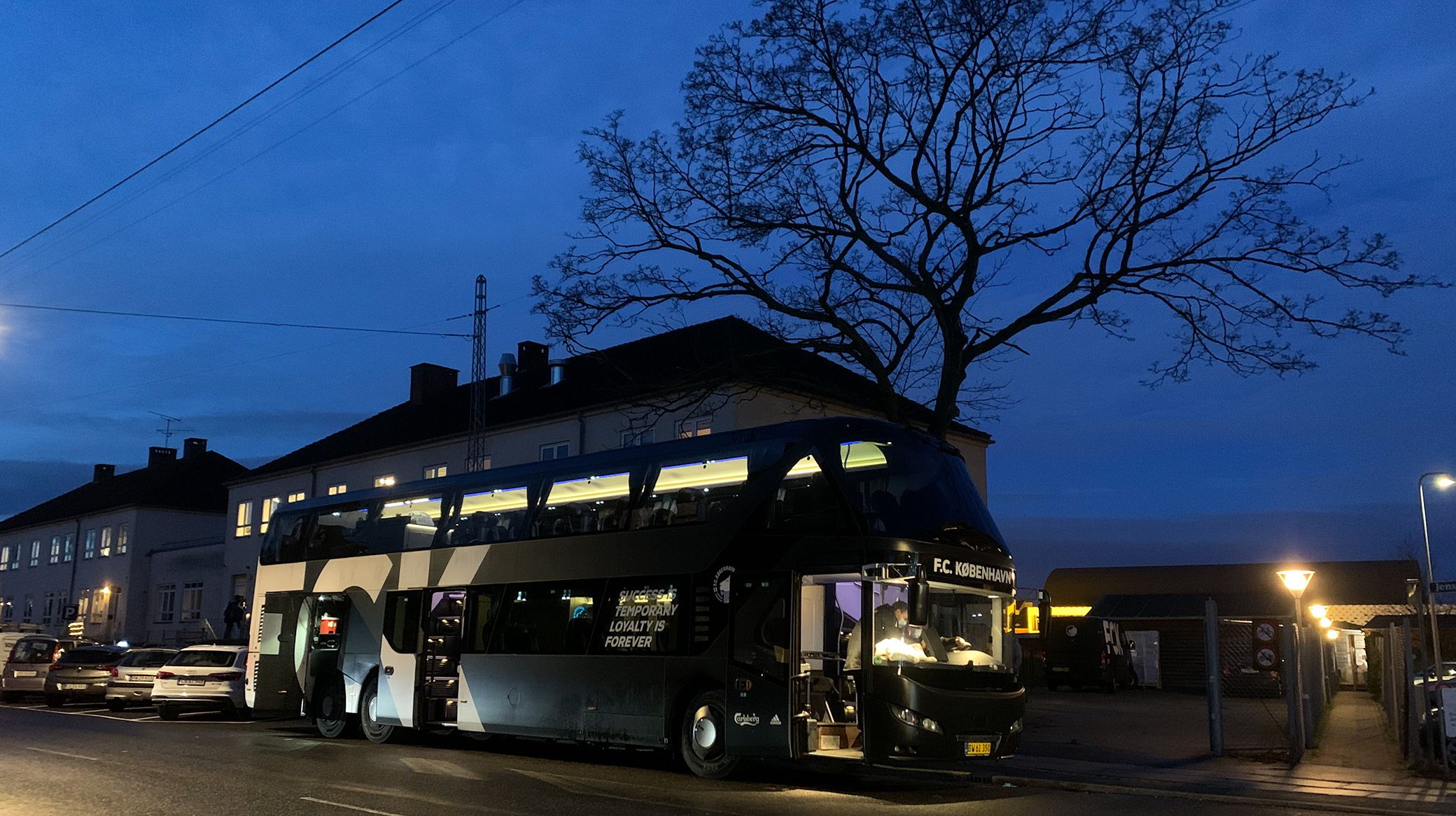 FCK spillerbussen ved Nummer 10 FCK spillerbussen ved Nummer 10