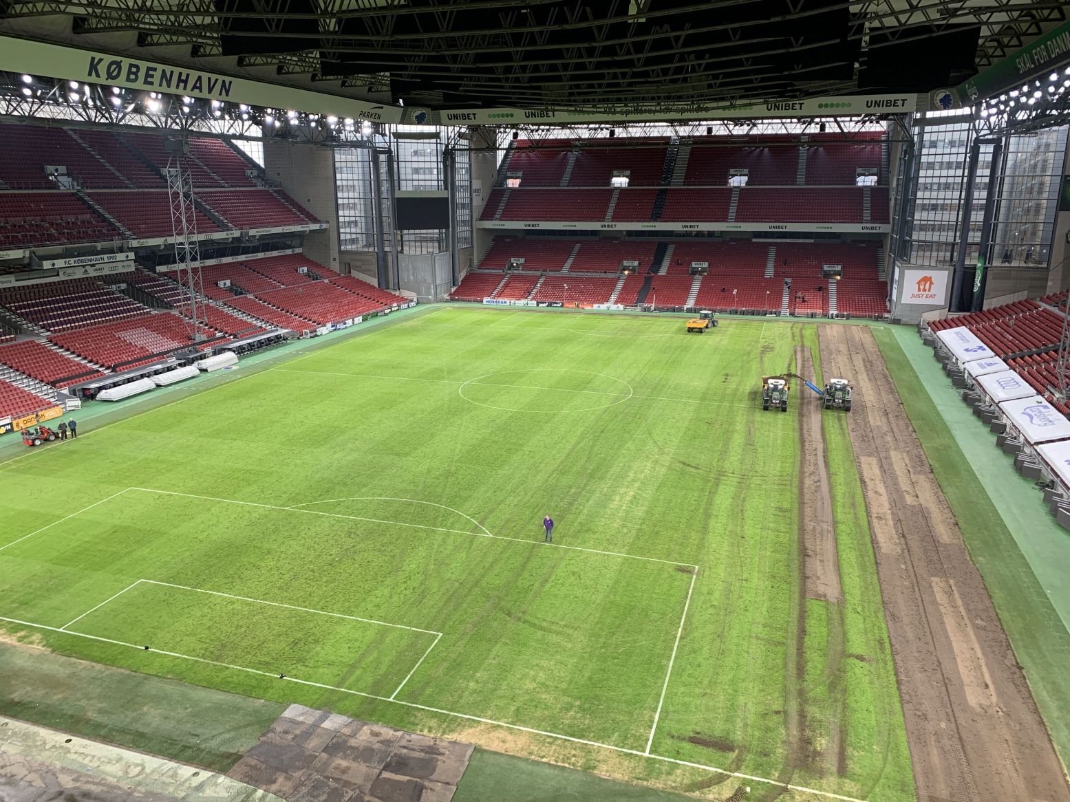 Græsset udskiftes i Parken Græsset udskiftes i Parken