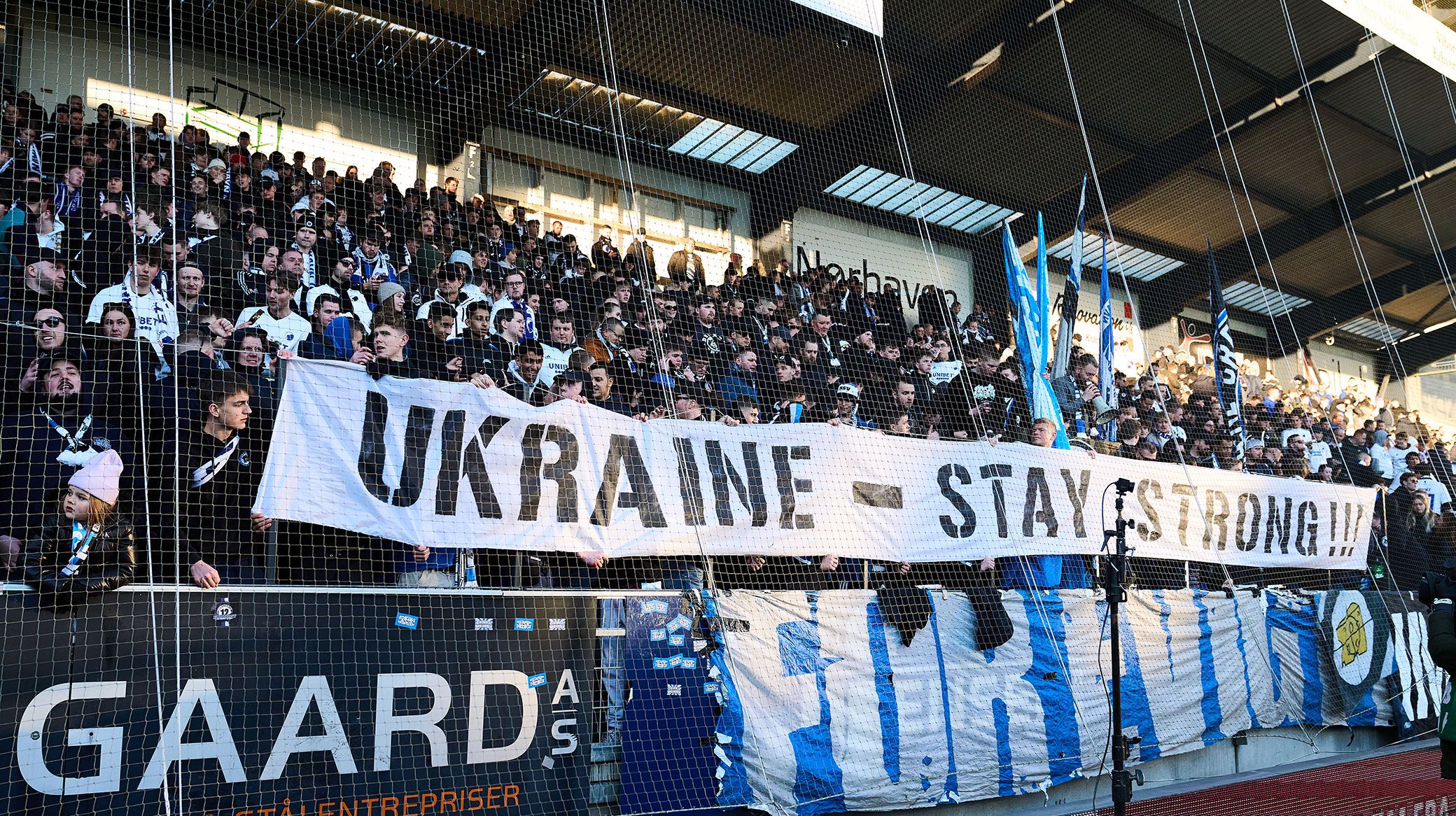 FCK-fansenes støtte til Viborgkampen: "Ukraine stay strong"