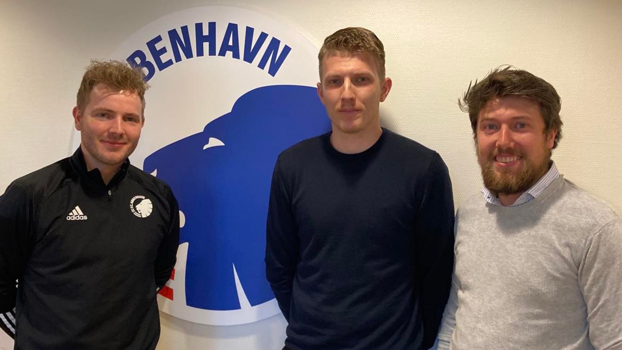 Anders Hall Toft, FCK, samt FC Nordhavns formand Tobias Schiermacher og næstformand Markus Rygaard