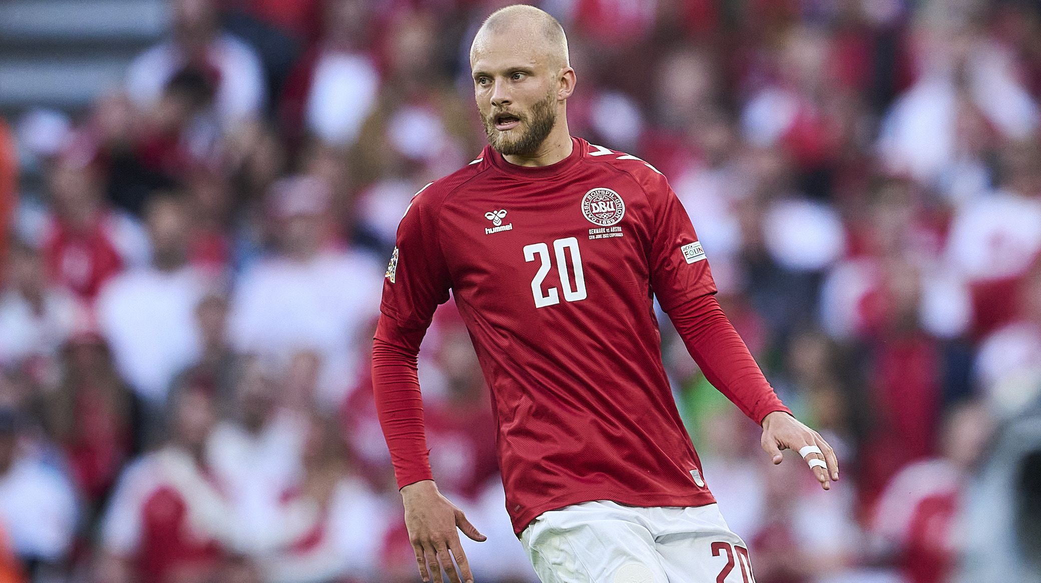 Nicolai Boilesen i aktion mod Østrig i Parken Nicolai Boilesen i aktion mod Østrig i Parken
