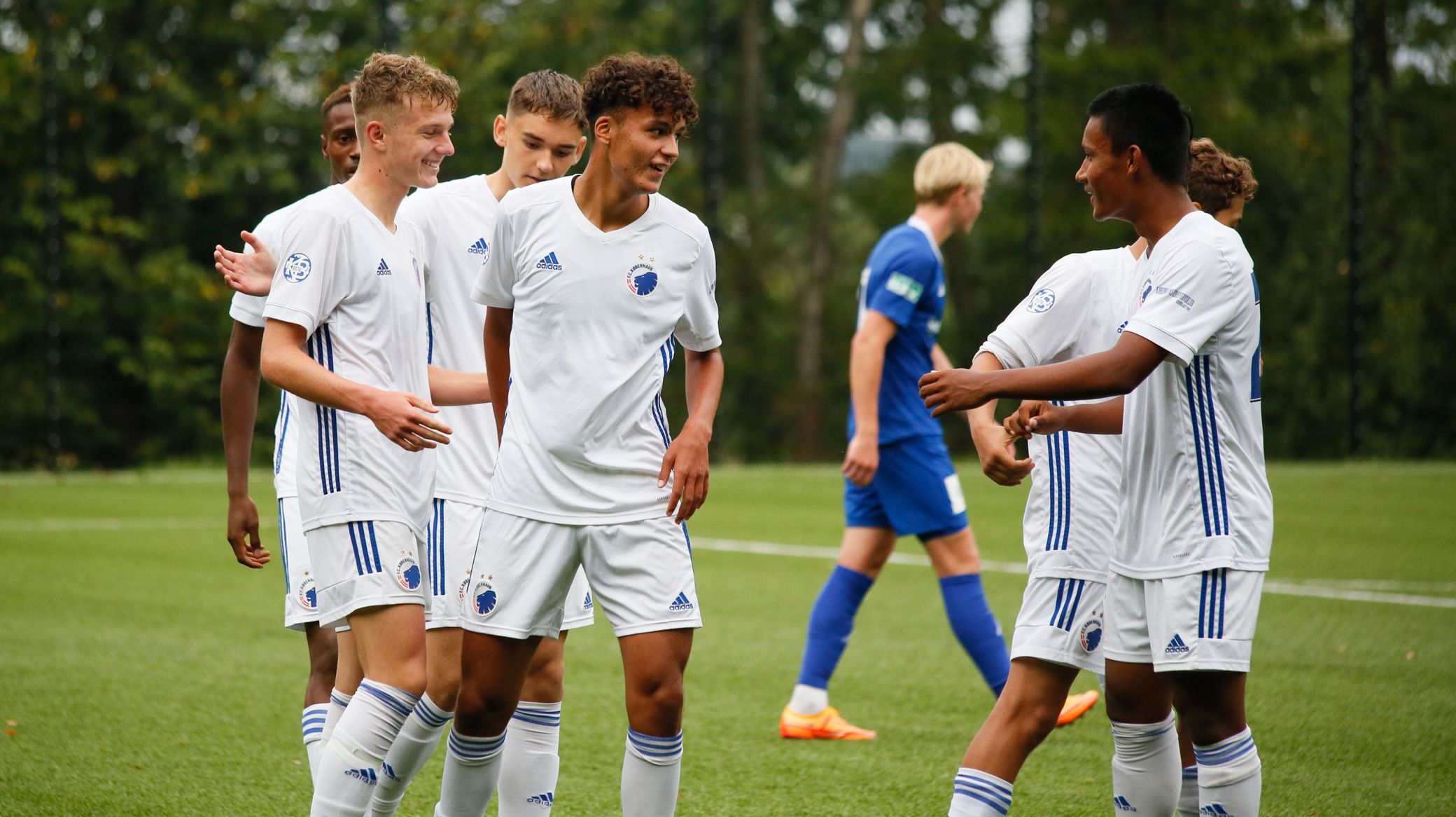U17 jubler efter en scoring U17 jubler efter en scoring
