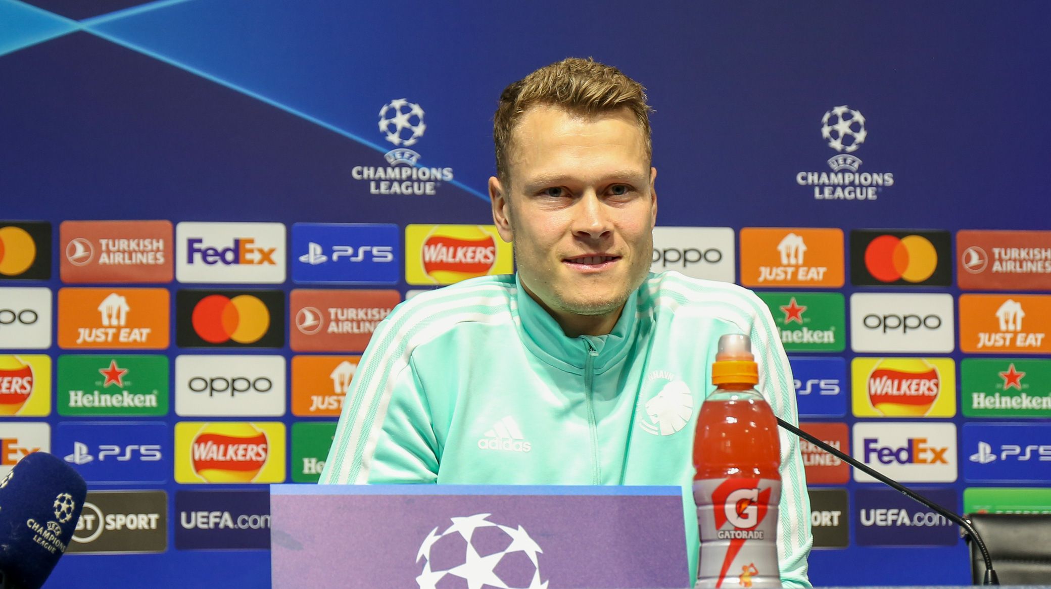 Viktor Claesson er anfører mod Manchester City Viktor Claesson er anfører mod Manchester City
