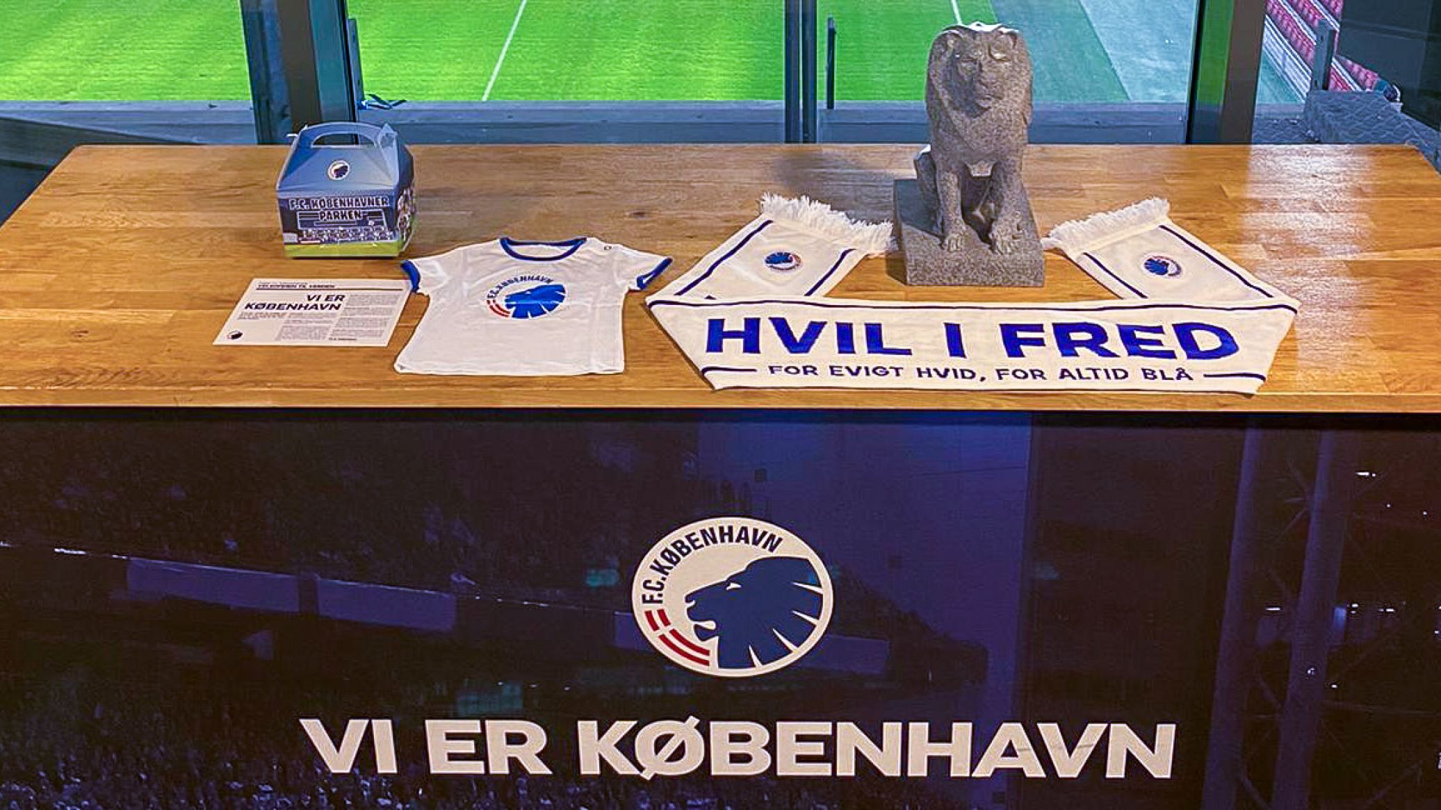 For evigt hvid, for altid blå For evigt hvid, for altid blå