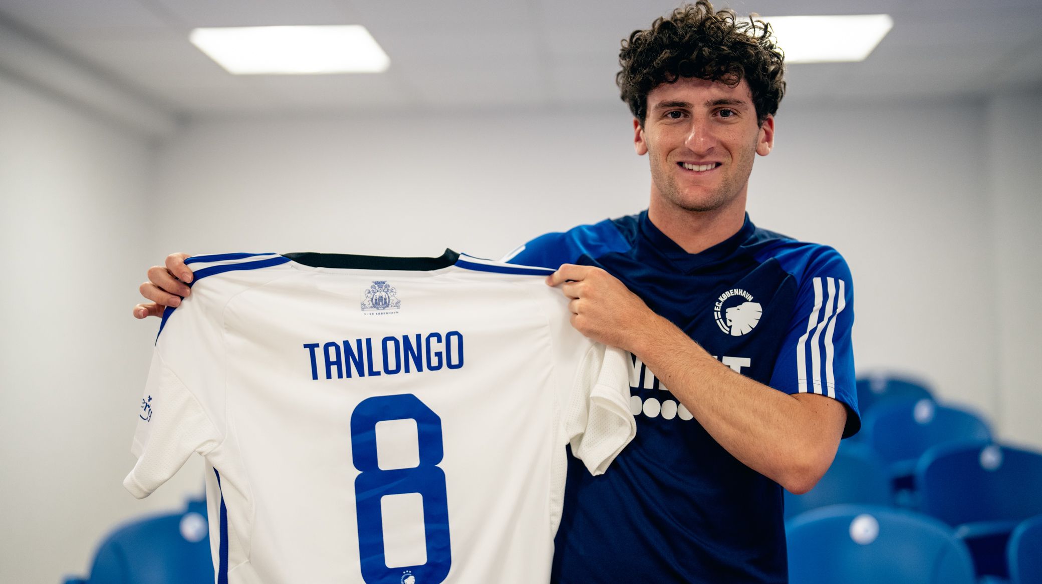 Mateo Tanlongo med trøje nummer 8 Mateo Tanlongo med trøje nummer 8
