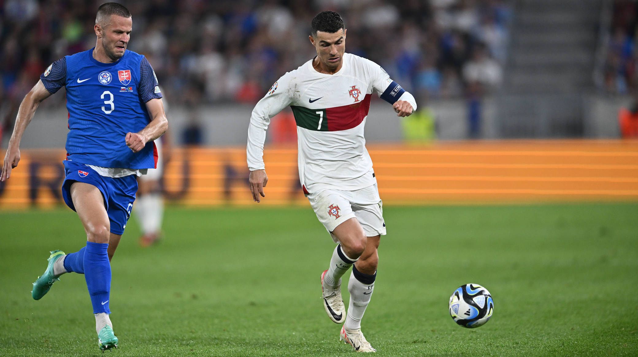 Vavro i aktion mod Ronaldo