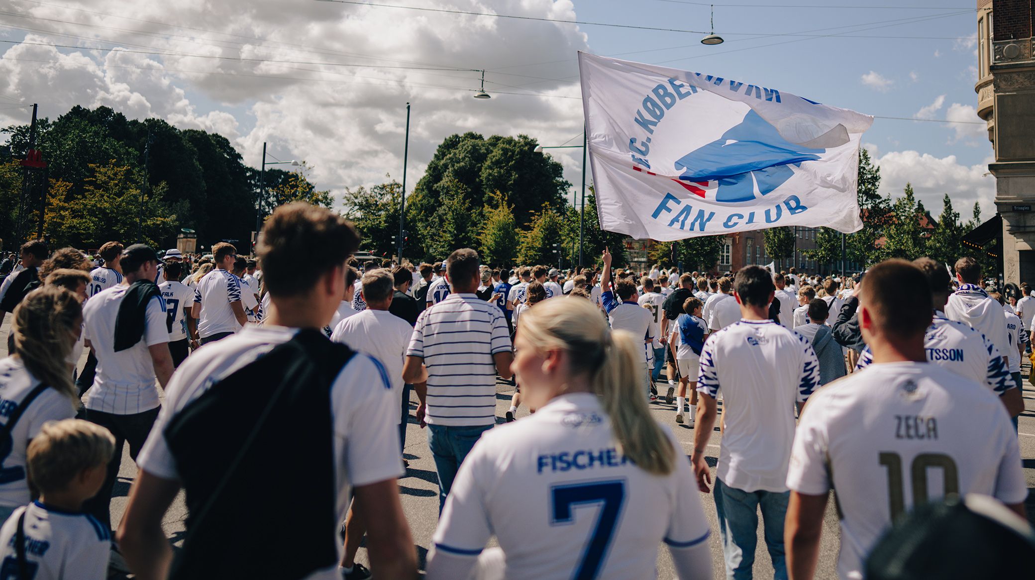 Fans på vej til Parken Fans på vej til Parken