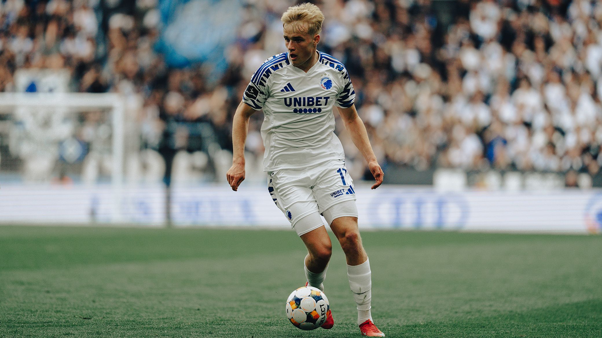 Victor Froholdt i aktion mod Brøndby Victor Froholdt i aktion mod Brøndby