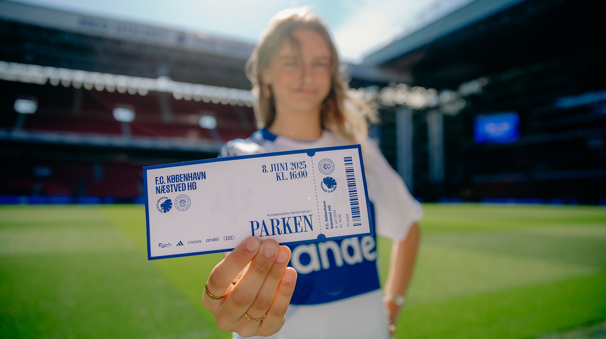 Billet til F.C. Københavns kvindeholds første kamp i Parken