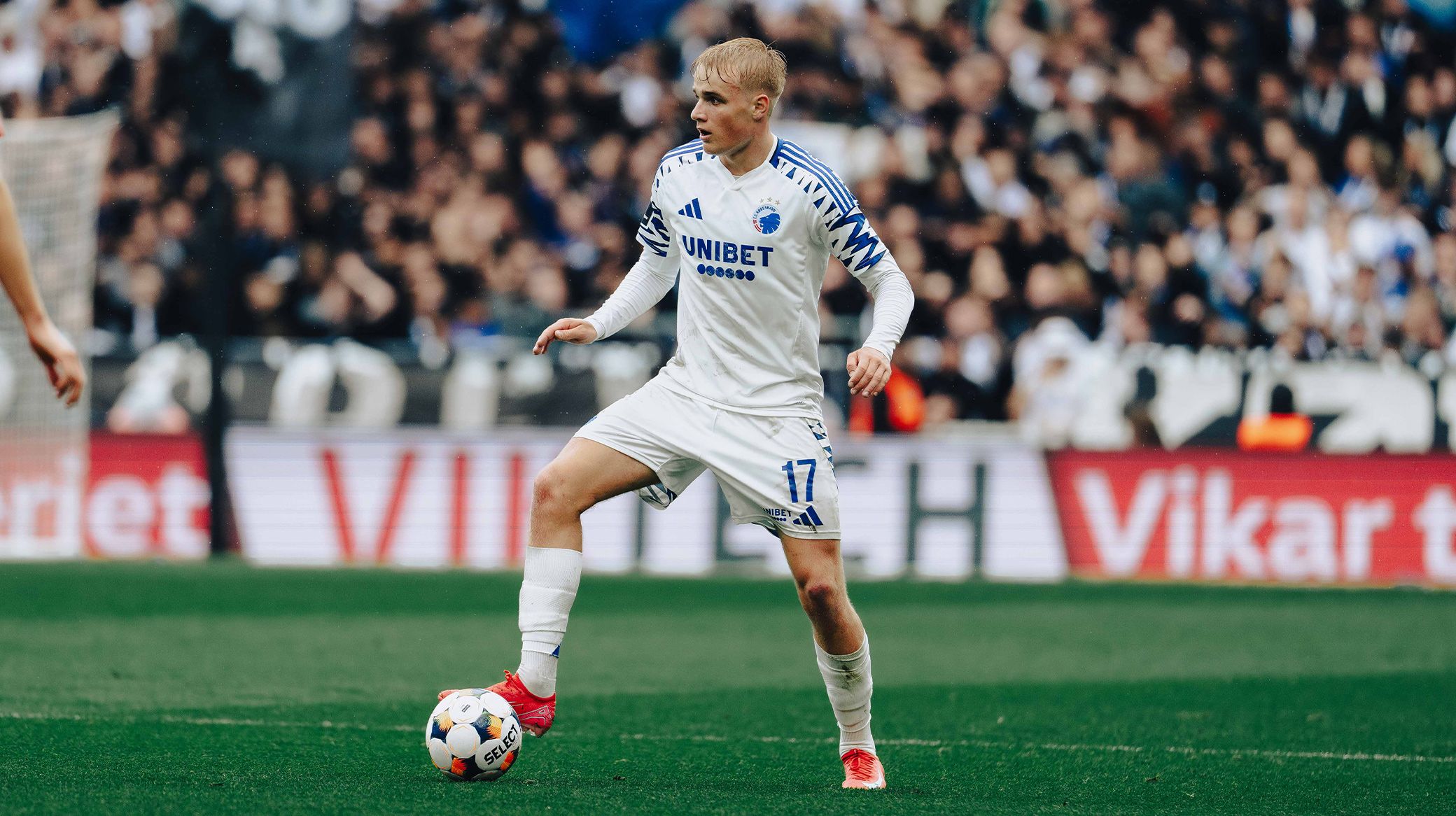 Victor Froholdt i aktion mod FCN Victor Froholdt i aktion mod FCN