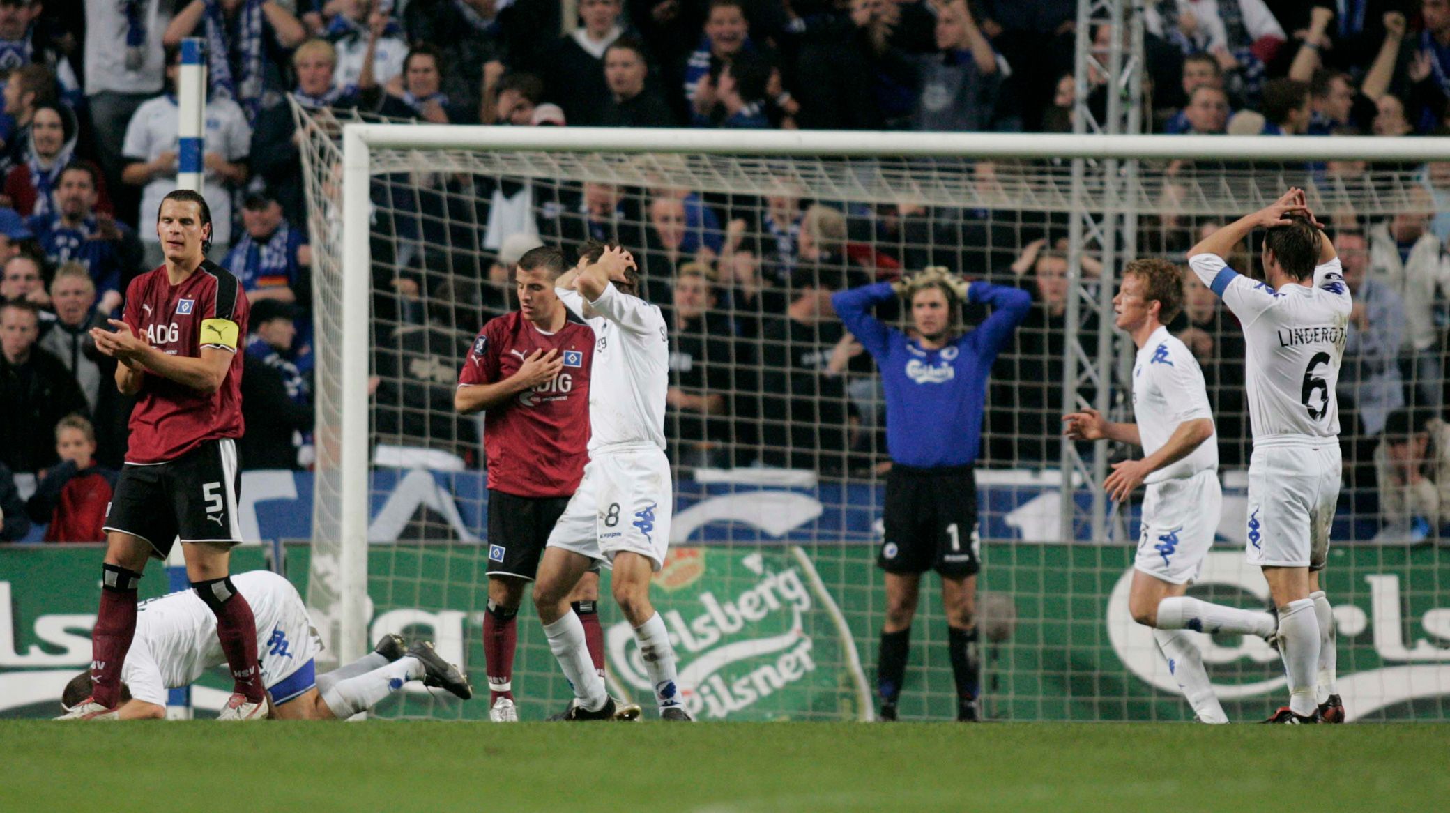 F.C. København-spillerne tog sig ofte til hovedet i HSV-kampen F.C. København-spillerne tog sig ofte til hovedet i HSV-kampen