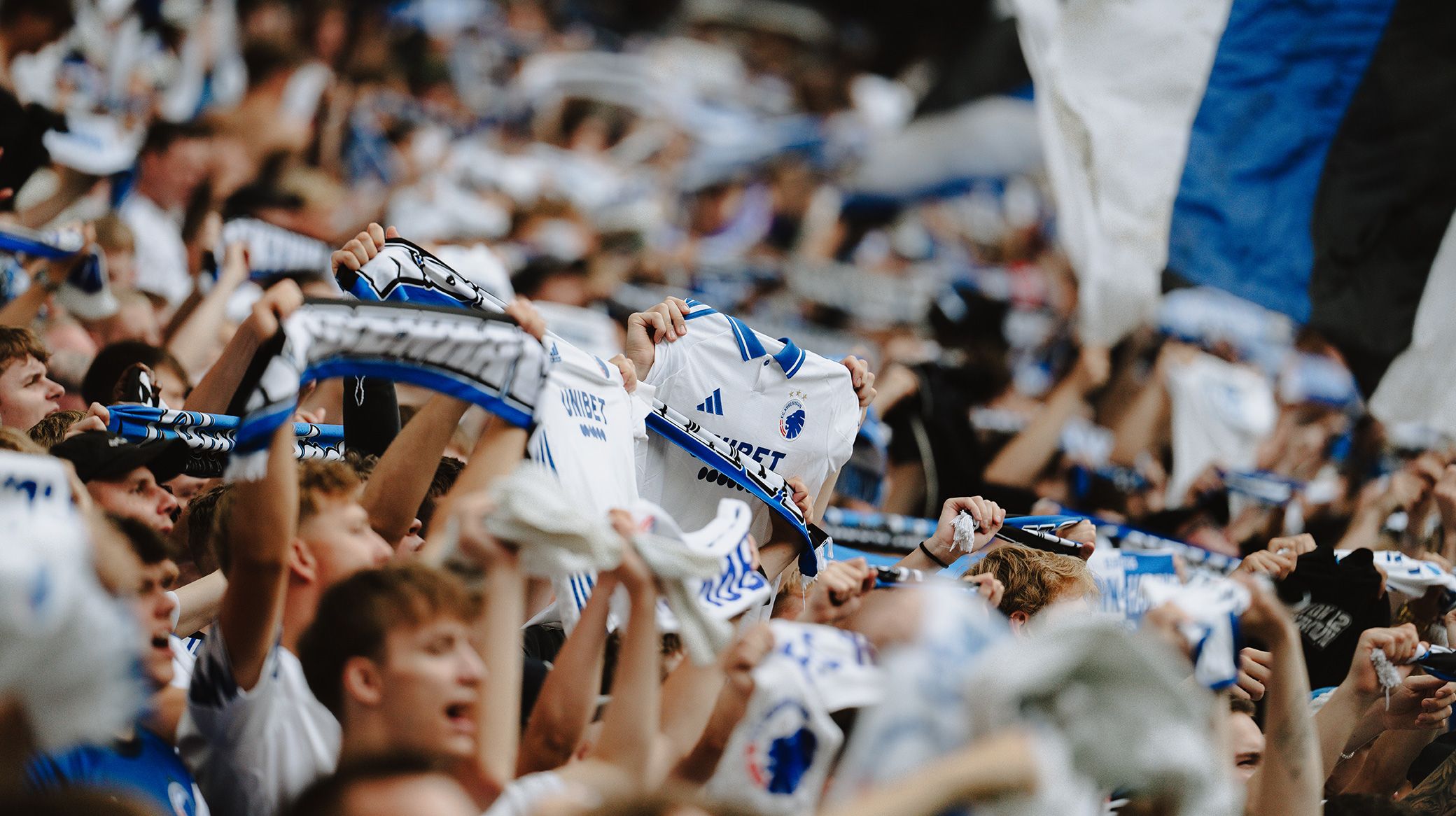 FCK-fans på Sektion 12 i Parken FCK-fans på Sektion 12 i Parken