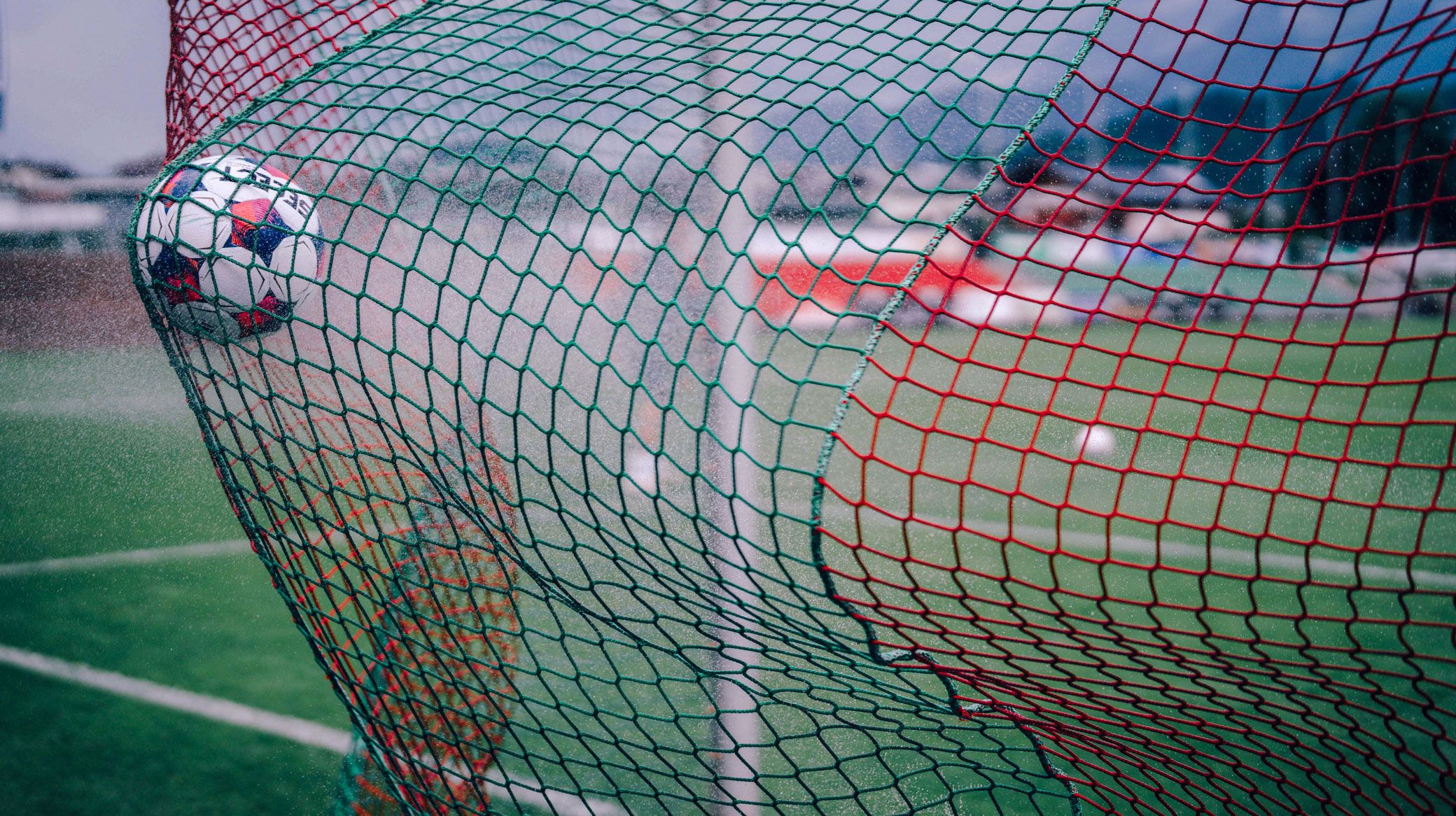 Fodbold i netmaskerne