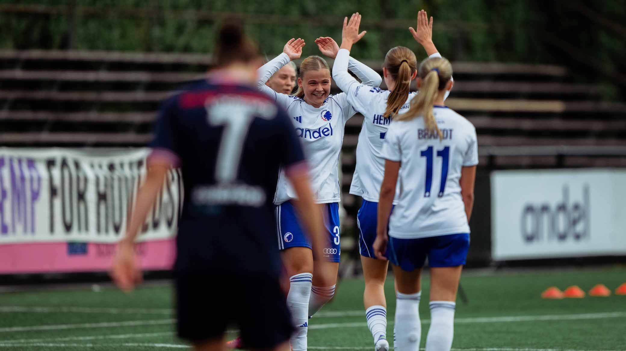 Løvinderne jubler over sejren over AaB Løvinderne jubler over sejren over AaB