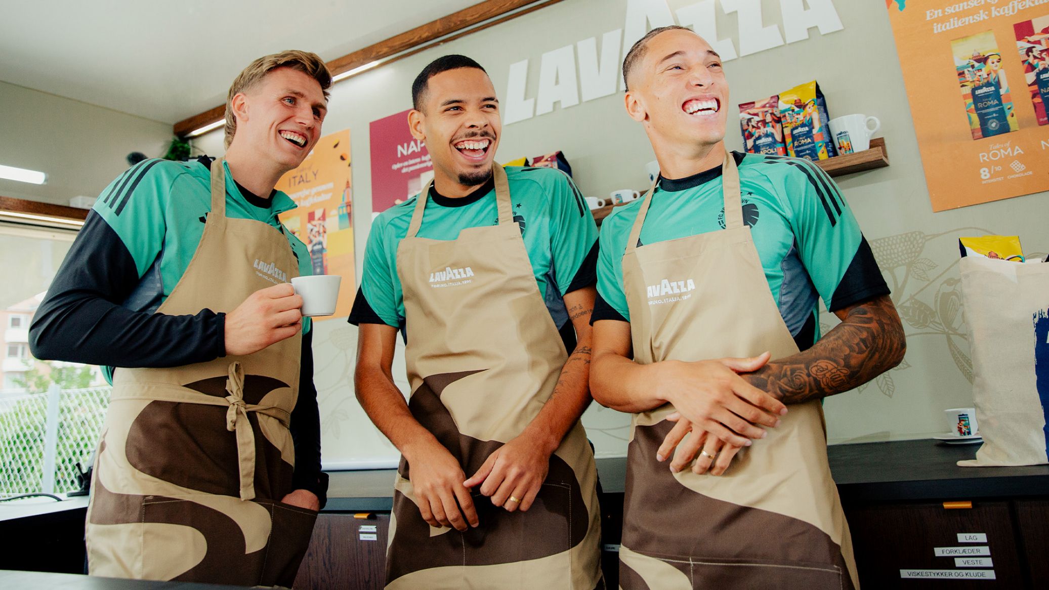 Hvem laver den flotteste latte? Se Corner, Gabby og Robert dyste i Lavazza’s Latte Art Challenge