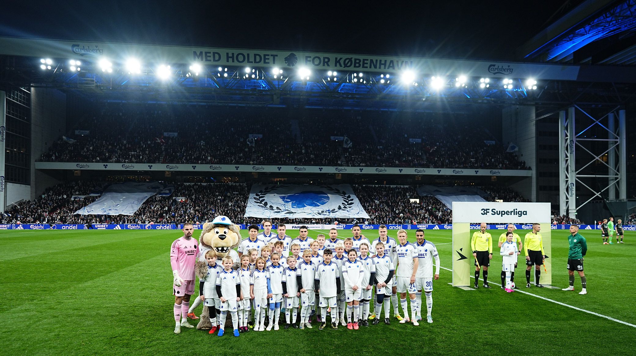 Holdfoto med indmarchbørn fra Klub Leo Holdfoto med indmarchbørn fra Klub Leo